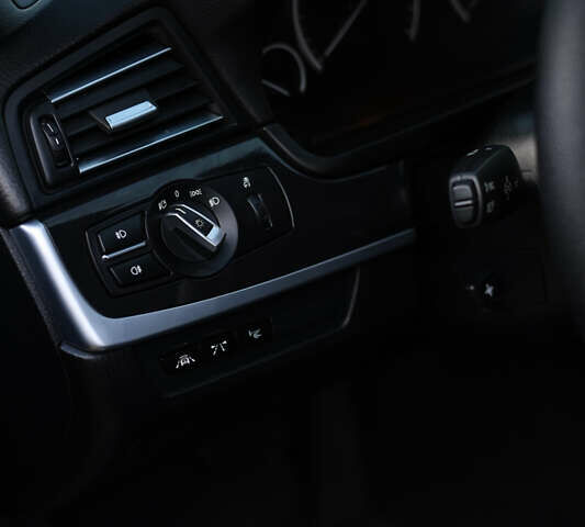 БМВ 5 Серия 2014 в Днепре (Днепропетровске) на Automoto.ua Серый БМВ 5 Серия, объемом двигателя 2.99 л и пробегом 179 тыс. км за 22500 $, фото 9 на Automoto.ua