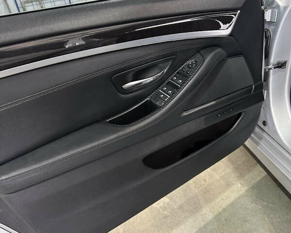 БМВ 5 Серия 2014 в Белой Церкве на Automoto.ua Серый БМВ 5 Серия, объемом двигателя 2 л и пробегом 235 тыс. км за 14000 $, фото 9 на Automoto.ua