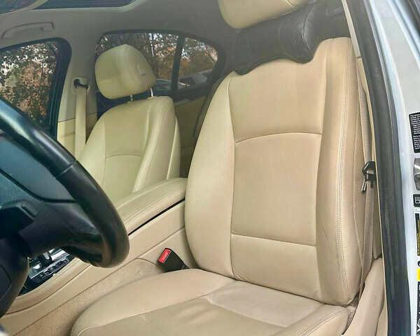 БМВ 5 Серия 2014 в Киеве на Automoto.ua Серый БМВ 5 Серия, объемом двигателя 3 л и пробегом 258 тыс. км за 16555 $, фото 13 на Automoto.ua