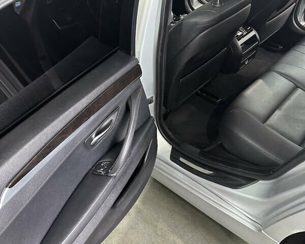 БМВ 5 Серия 2014 в Белой Церкве на Automoto.ua Серый БМВ 5 Серия, объемом двигателя 2 л и пробегом 235 тыс. км за 14000 $, фото 12 на Automoto.ua