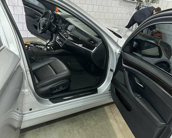 БМВ 5 Серия 2014 в Белой Церкве на Automoto.ua Серый БМВ 5 Серия, объемом двигателя 2 л и пробегом 235 тыс. км за 14000 $, фото 10 на Automoto.ua