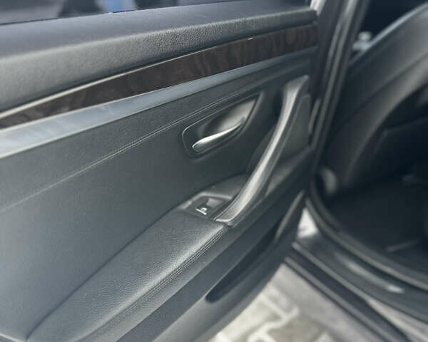 Серый БМВ 5 Серия, объемом двигателя 2 л и пробегом 208 тыс. км за 15000 $, фото 27 на Automoto.ua