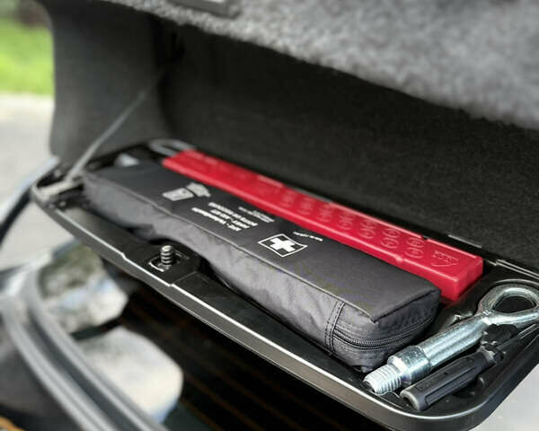 Серый БМВ 5 Серия, объемом двигателя 2 л и пробегом 236 тыс. км за 18700 $, фото 26 на Automoto.ua