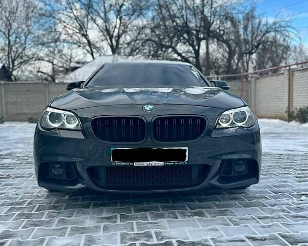 Серый БМВ 5 Серия, объемом двигателя 2 л и пробегом 208 тыс. км за 15000 $, фото 1 на Automoto.ua