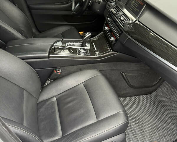 Серый БМВ 5 Серия, объемом двигателя 2.99 л и пробегом 222 тыс. км за 20000 $, фото 15 на Automoto.ua