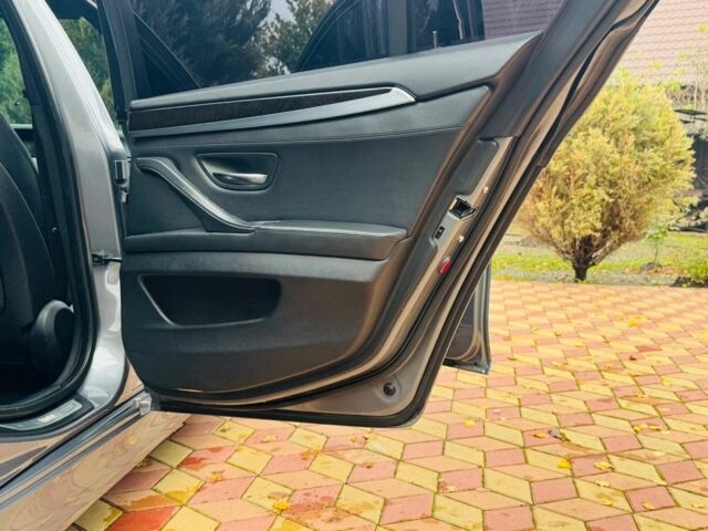 БМВ 5 Серія 2015 у Синельниковом на Automoto.ua Сірий БМВ 5 Серія, об'ємом двигуна 3 л та пробігом 243 тис. км за 15200 $, фото 18 на Automoto.ua