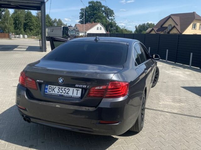 Серый БМВ 5 Серия, объемом двигателя 2 л и пробегом 285 тыс. км за 13700 $, фото 5 на Automoto.ua