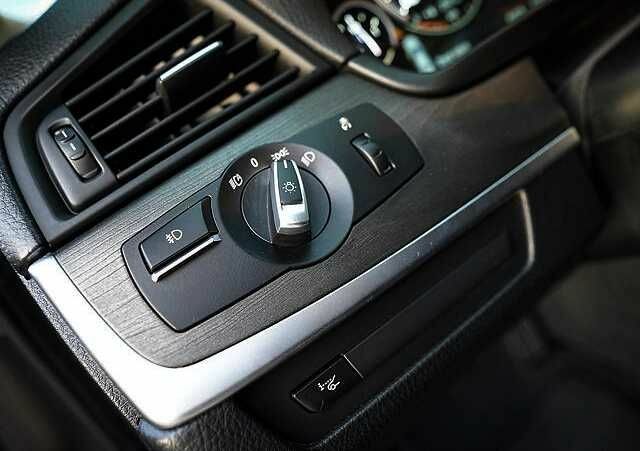 Серый БМВ 5 Серия, объемом двигателя 3 л и пробегом 75 тыс. км за 15000 $, фото 7 на Automoto.ua