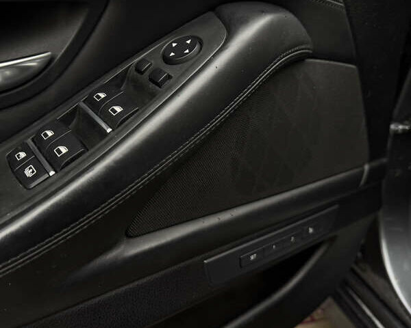 Сірий БМВ 5 Серія, об'ємом двигуна 3 л та пробігом 269 тис. км за 18900 $, фото 14 на Automoto.ua