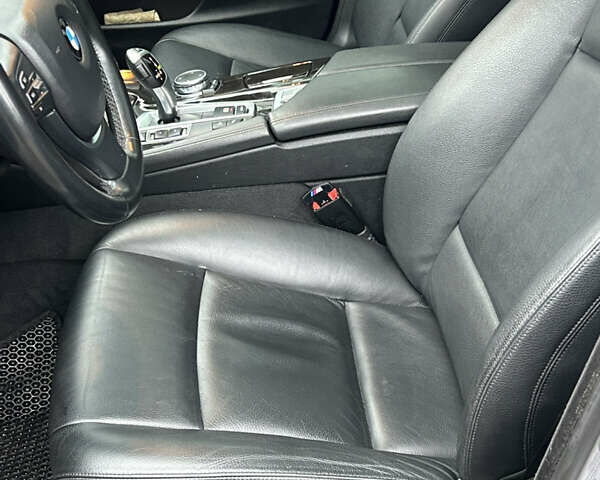 Серый БМВ 5 Серия, объемом двигателя 2.98 л и пробегом 101 тыс. км за 17750 $, фото 16 на Automoto.ua