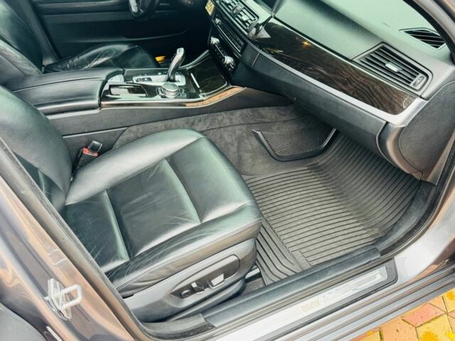 БМВ 5 Серія 2015 у Синельниковом на Automoto.ua Сірий БМВ 5 Серія, об'ємом двигуна 3 л та пробігом 243 тис. км за 15200 $, фото 19 на Automoto.ua