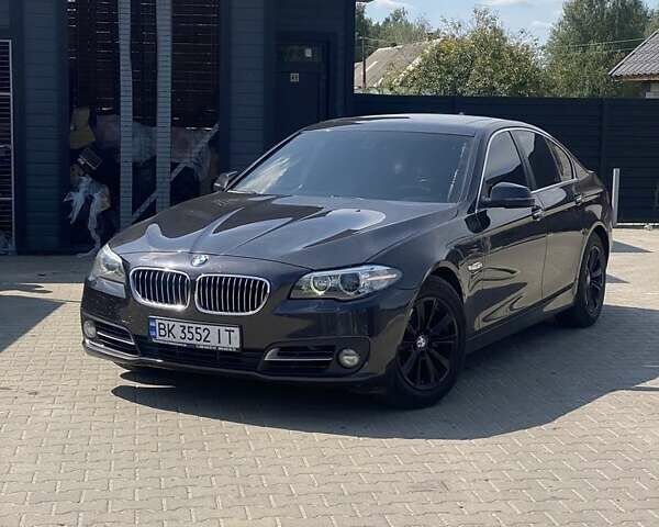 БМВ 5 Серия 2015 в Рокитное на Automoto.ua Серый БМВ 5 Серия, объемом двигателя 2 л и пробегом 285 тыс. км за 13700 $, фото 3 на Automoto.ua