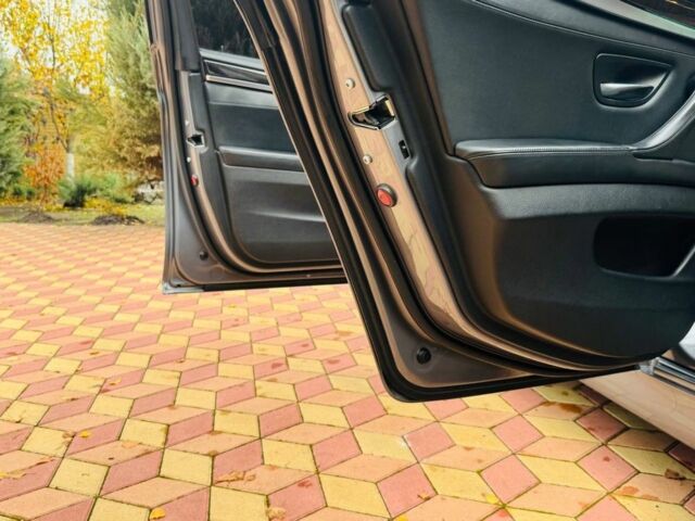 БМВ 5 Серія 2015 у Синельниковом на Automoto.ua Сірий БМВ 5 Серія, об'ємом двигуна 3 л та пробігом 243 тис. км за 15200 $, фото 22 на Automoto.ua