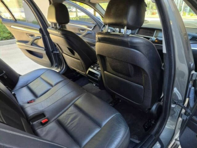 Серый БМВ 5 Серия, объемом двигателя 3 л и пробегом 80 тыс. км за 13400 $, фото 9 на Automoto.ua