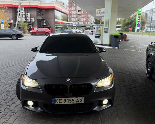 Серый БМВ 5 Серия, объемом двигателя 3 л и пробегом 130 тыс. км за 21500 $, фото 3 на Automoto.ua