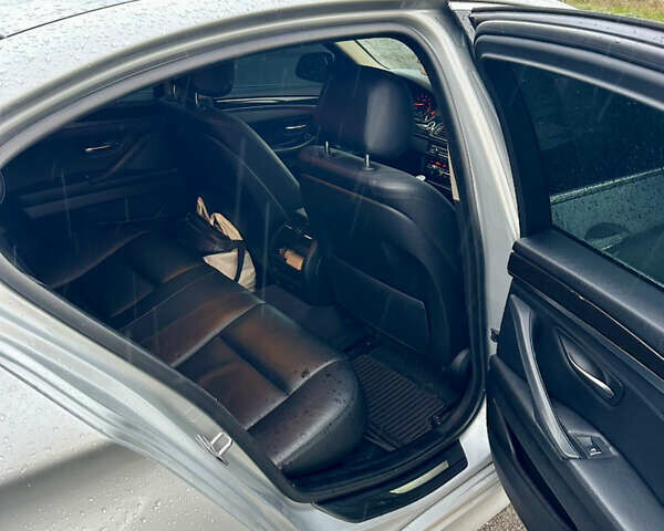 Серый БМВ 5 Серия, объемом двигателя 3 л и пробегом 185 тыс. км за 15000 $, фото 17 на Automoto.ua