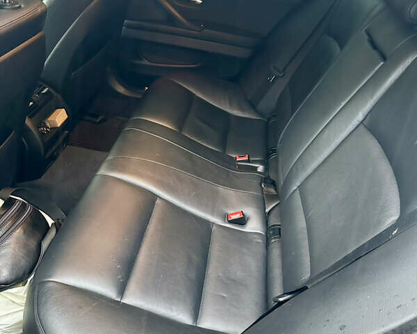 Серый БМВ 5 Серия, объемом двигателя 3 л и пробегом 185 тыс. км за 15000 $, фото 16 на Automoto.ua