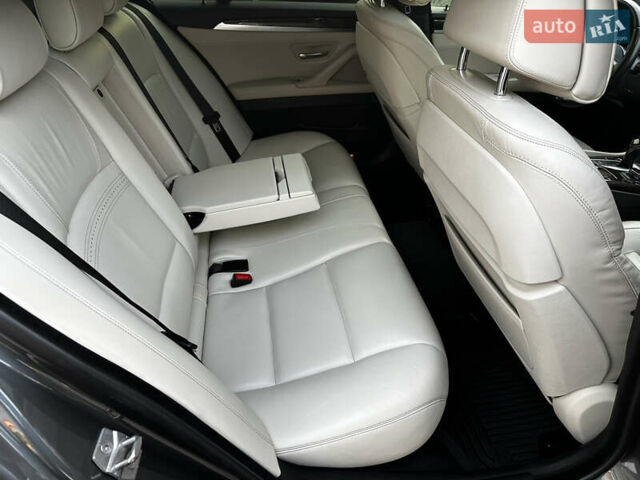 Серый БМВ 5 Серия, объемом двигателя 3 л и пробегом 65 тыс. км за 25500 $, фото 17 на Automoto.ua