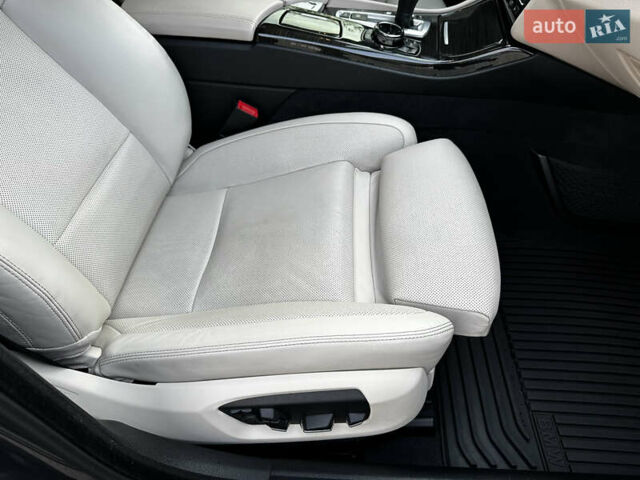 Серый БМВ 5 Серия, объемом двигателя 3 л и пробегом 65 тыс. км за 25500 $, фото 10 на Automoto.ua