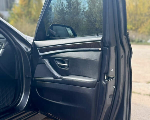 Сірий БМВ 5 Серія, об'ємом двигуна 3 л та пробігом 71 тис. км за 18999 $, фото 6 на Automoto.ua