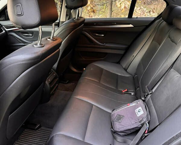 Серый БМВ 5 Серия, объемом двигателя 3 л и пробегом 177 тыс. км за 17500 $, фото 4 на Automoto.ua