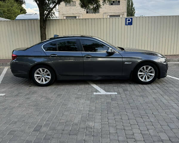 Серый БМВ 5 Серия, объемом двигателя 2 л и пробегом 150 тыс. км за 20000 $, фото 2 на Automoto.ua