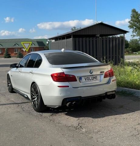 Серый БМВ 5 Серия, объемом двигателя 3 л и пробегом 129 тыс. км за 20500 $, фото 1 на Automoto.ua