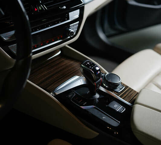 Серый БМВ 5 Серия, объемом двигателя 3 л и пробегом 150 тыс. км за 37500 $, фото 11 на Automoto.ua