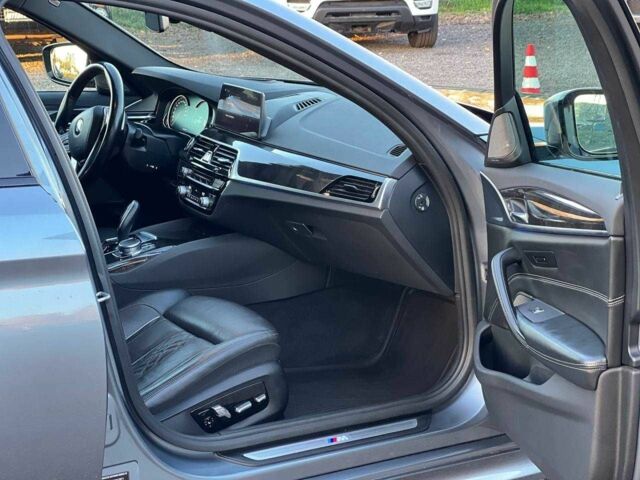 БМВ 5 Серия 2017 в Киеве на Automoto.ua Серый БМВ 5 Серия, объемом двигателя 3 л и пробегом 195 тыс. км за 24700 $, фото 13 на Automoto.ua