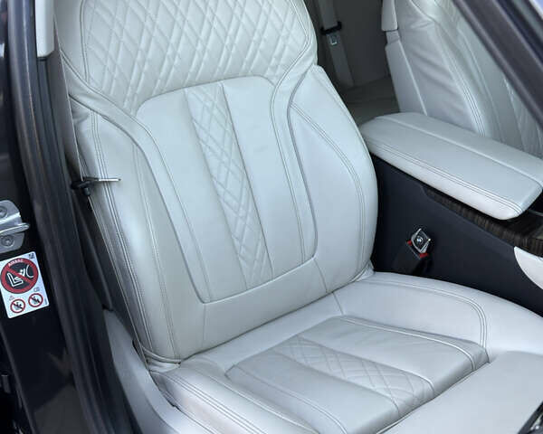 Серый БМВ 5 Серия, объемом двигателя 3 л и пробегом 254 тыс. км за 33500 $, фото 13 на Automoto.ua