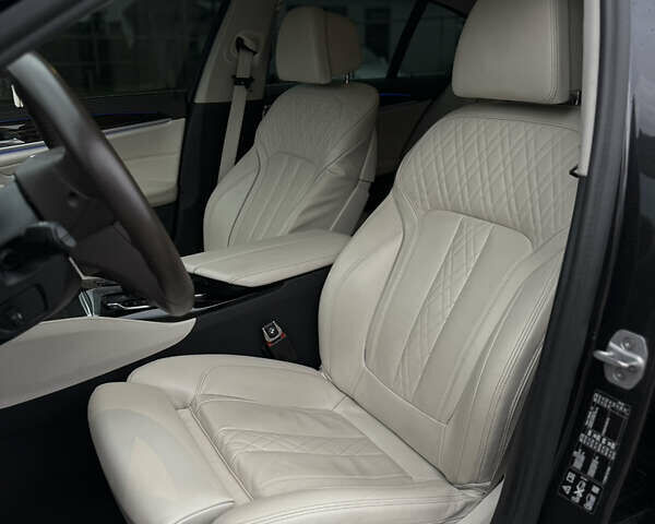 Серый БМВ 5 Серия, объемом двигателя 2.99 л и пробегом 254 тыс. км за 33500 $, фото 9 на Automoto.ua