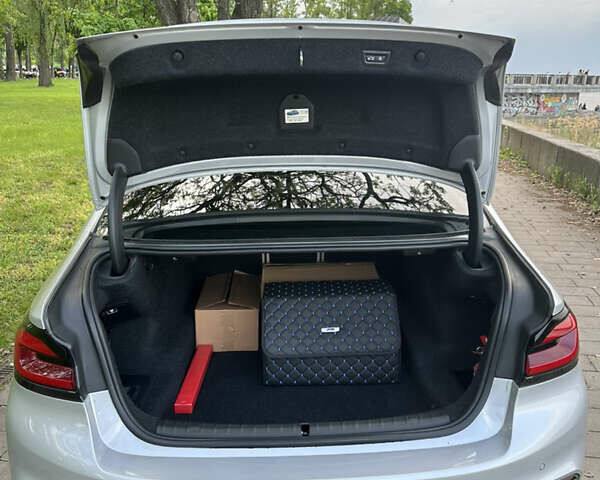 Серый БМВ 5 Серия, объемом двигателя 3 л и пробегом 160 тыс. км за 33500 $, фото 10 на Automoto.ua