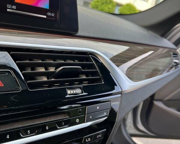 Сірий БМВ 5 Серія, об'ємом двигуна 2 л та пробігом 100 тис. км за 28500 $, фото 27 на Automoto.ua