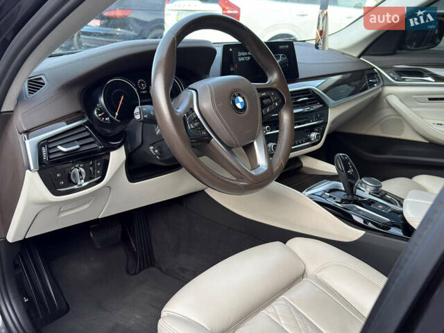 Серый БМВ 5 Серия, объемом двигателя 3 л и пробегом 254 тыс. км за 33500 $, фото 8 на Automoto.ua