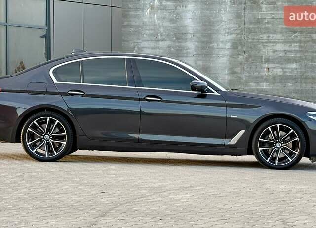 Серый БМВ 5 Серия, объемом двигателя 3 л и пробегом 254 тыс. км за 33500 $, фото 5 на Automoto.ua