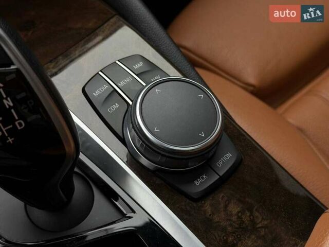 Серый БМВ 5 Серия, объемом двигателя 2 л и пробегом 127 тыс. км за 27000 $, фото 80 на Automoto.ua