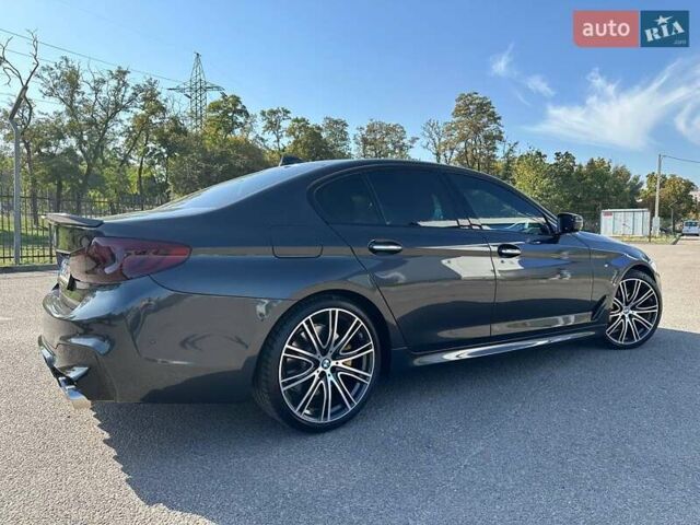 Серый БМВ 5 Серия, объемом двигателя 3 л и пробегом 112 тыс. км за 33500 $, фото 1 на Automoto.ua