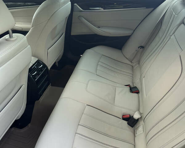 Серый БМВ 5 Серия, объемом двигателя 3 л и пробегом 160 тыс. км за 33500 $, фото 23 на Automoto.ua