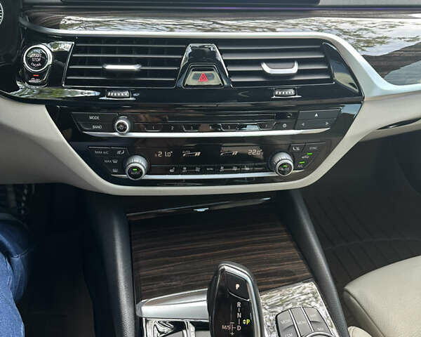 Серый БМВ 5 Серия, объемом двигателя 3 л и пробегом 160 тыс. км за 33500 $, фото 19 на Automoto.ua