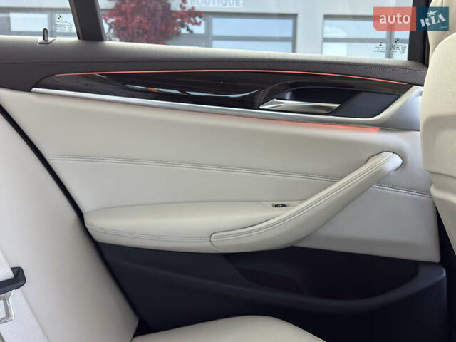 Серый БМВ 5 Серия, объемом двигателя 3 л и пробегом 254 тыс. км за 33500 $, фото 22 на Automoto.ua