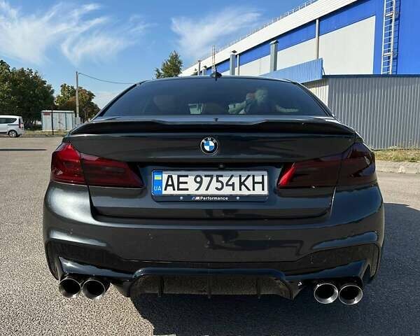 Серый БМВ 5 Серия, объемом двигателя 3 л и пробегом 112 тыс. км за 33500 $, фото 6 на Automoto.ua