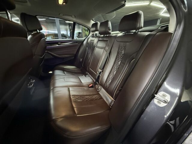 Серый БМВ 5 Серия, объемом двигателя 3 л и пробегом 164 тыс. км за 36900 $, фото 18 на Automoto.ua