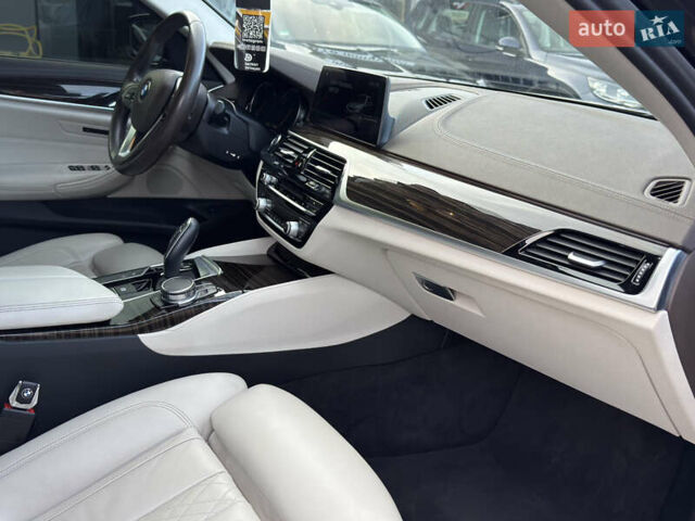 Серый БМВ 5 Серия, объемом двигателя 3 л и пробегом 254 тыс. км за 33500 $, фото 9 на Automoto.ua