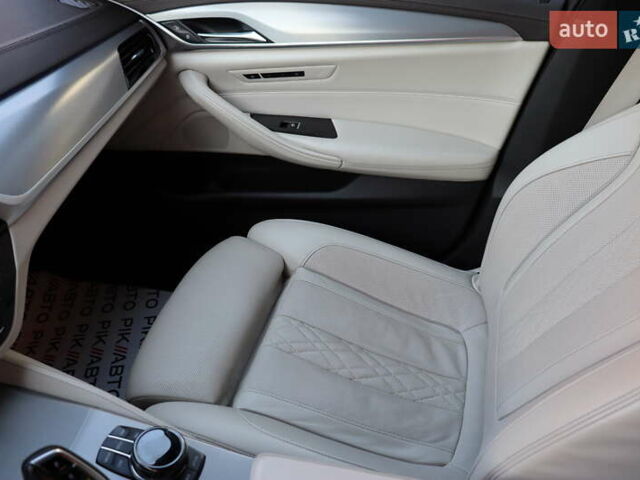 Серый БМВ 5 Серия, объемом двигателя 2.99 л и пробегом 152 тыс. км за 42900 $, фото 34 на Automoto.ua