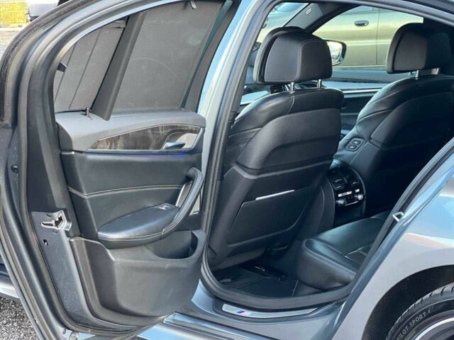 БМВ 5 Серия 2017 в Киеве на Automoto.ua Серый БМВ 5 Серия, объемом двигателя 3 л и пробегом 195 тыс. км за 24700 $, фото 14 на Automoto.ua