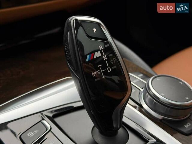 Серый БМВ 5 Серия, объемом двигателя 2 л и пробегом 127 тыс. км за 27000 $, фото 77 на Automoto.ua