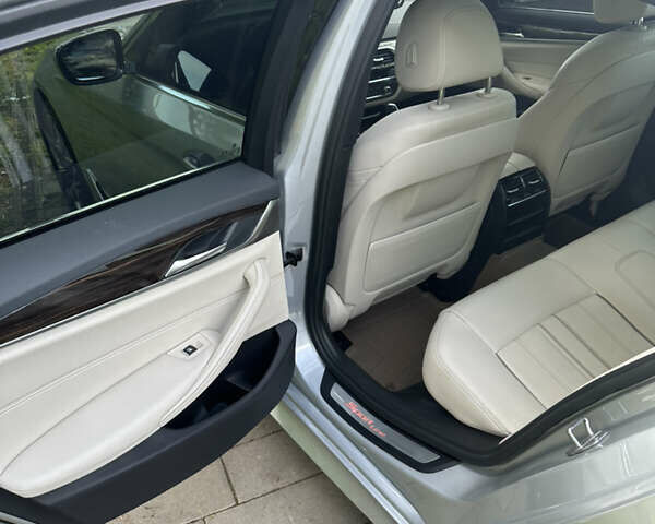 Серый БМВ 5 Серия, объемом двигателя 3 л и пробегом 160 тыс. км за 33500 $, фото 22 на Automoto.ua