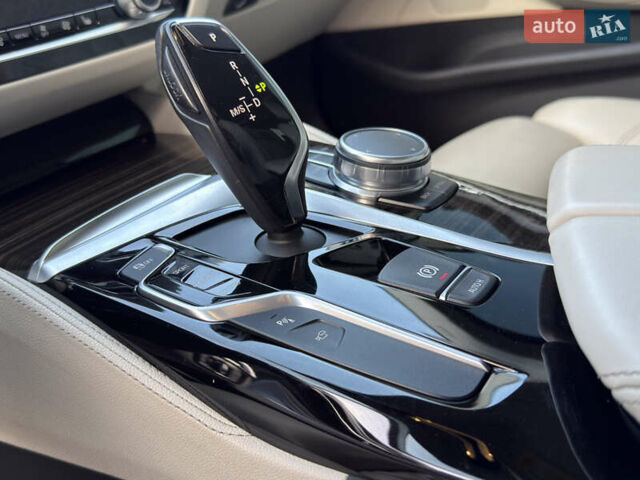 Серый БМВ 5 Серия, объемом двигателя 3 л и пробегом 254 тыс. км за 33500 $, фото 30 на Automoto.ua