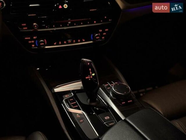 Сірий БМВ 5 Серія, об'ємом двигуна 3 л та пробігом 100 тис. км за 39500 $, фото 20 на Automoto.ua