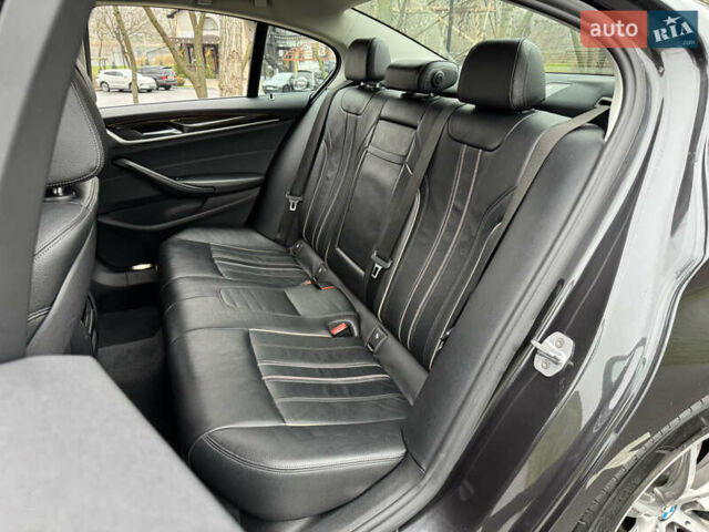 Серый БМВ 5 Серия, объемом двигателя 2 л и пробегом 248 тыс. км за 28500 $, фото 9 на Automoto.ua